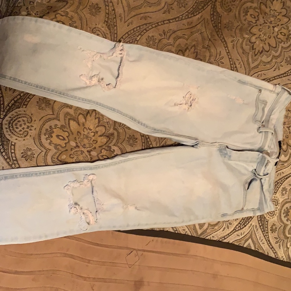 LightWashed Ripped Jeans ! - Picture 2 of 3